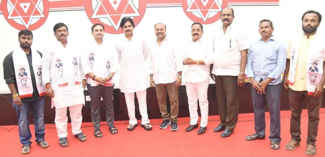 satish-vemana-meets-janasena-chief-pawan-kalyan-4.jpg