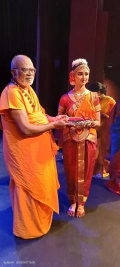 shivani-peresetla-performed-bharatanatya-arangetram-in-sacramento-6.jpg