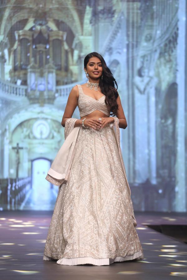 shivani-rajasekhar-stills-2-2.jpg