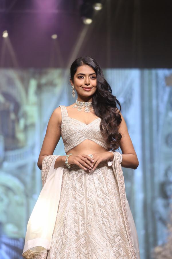 shivani-rajasekhar-stills-2-4.jpg