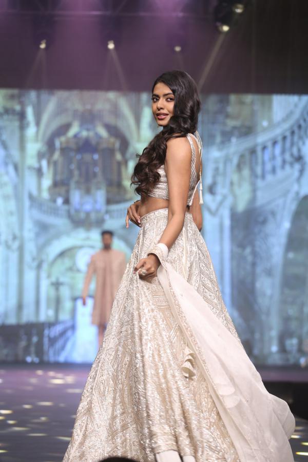 shivani-rajasekhar-stills-2-8.jpg