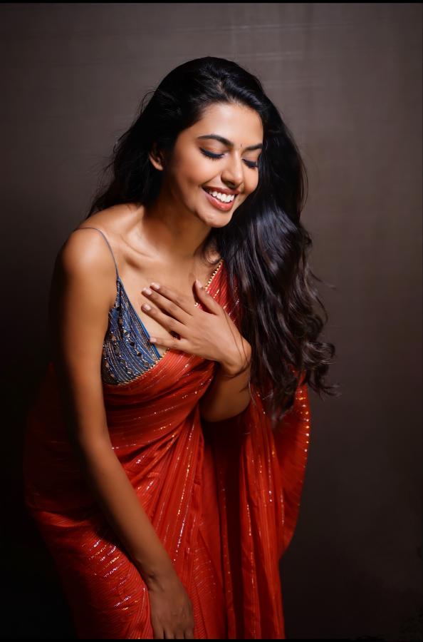 shivani-rajasekhar-stills-3.jpg