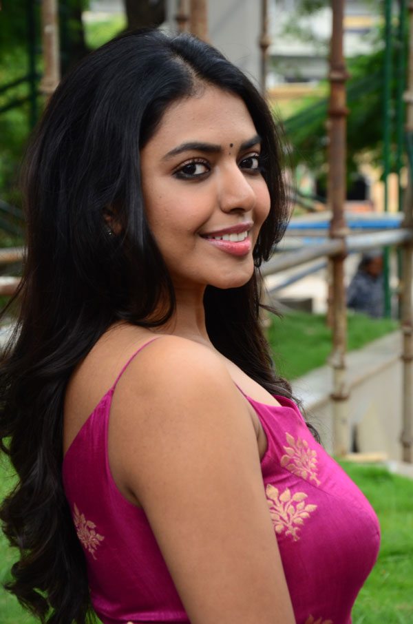 shivani-rajasekhar-stills-4-12.jpg
