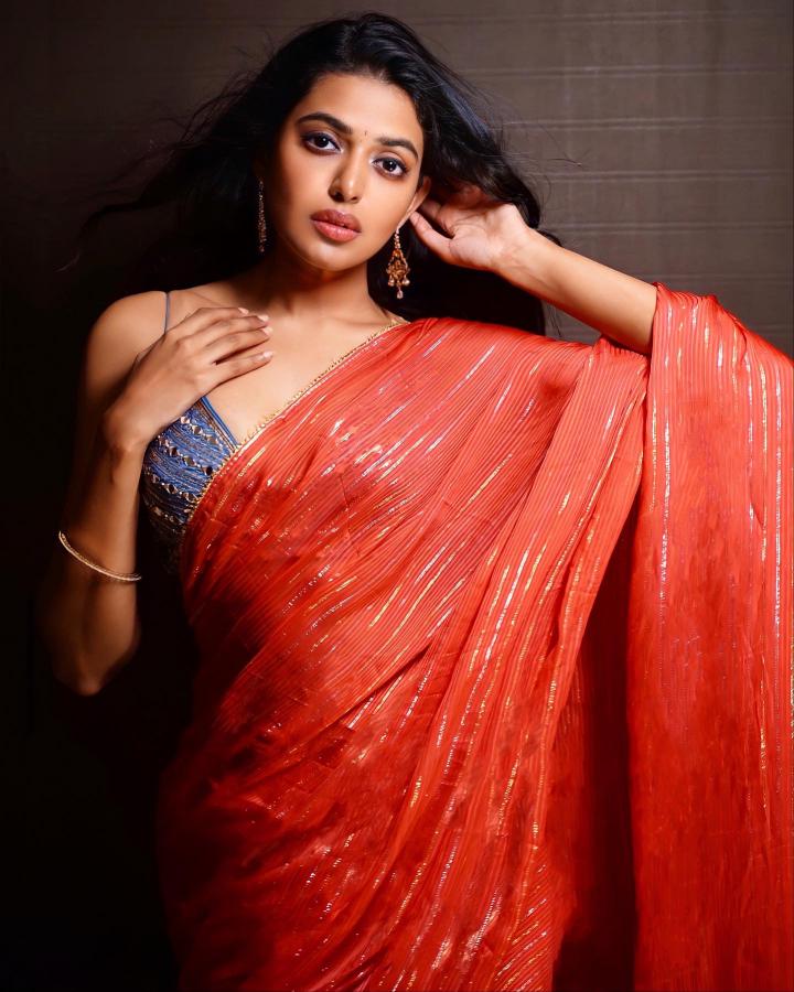 shivani-rajasekhar-stills-4.jpg