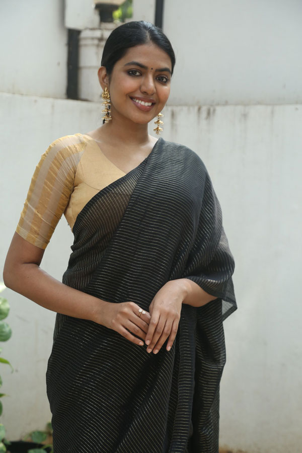 shivani-rajashekar-stills-2-11.jpg
