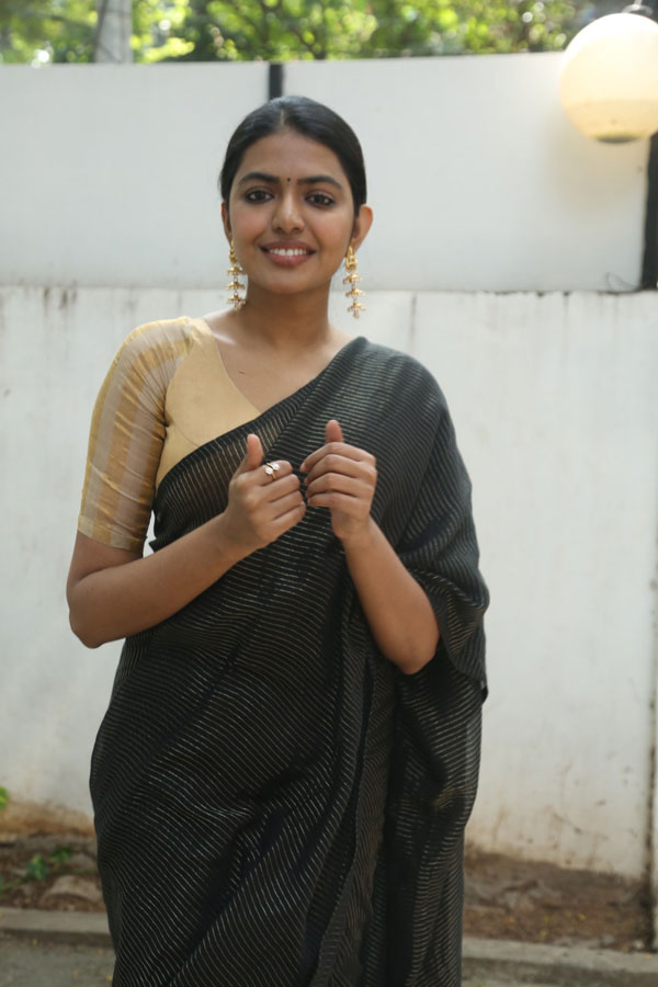 shivani-rajashekar-stills-2-2.jpg