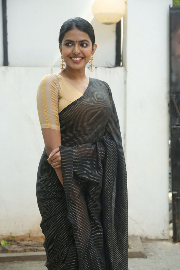 shivani-rajashekar-stills-2-20.jpg