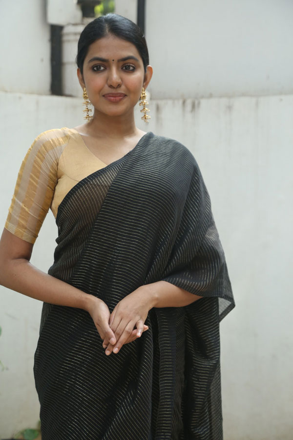 shivani-rajashekar-stills-2-22.jpg