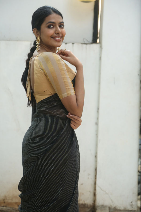 shivani-rajashekar-stills-2-25.jpg