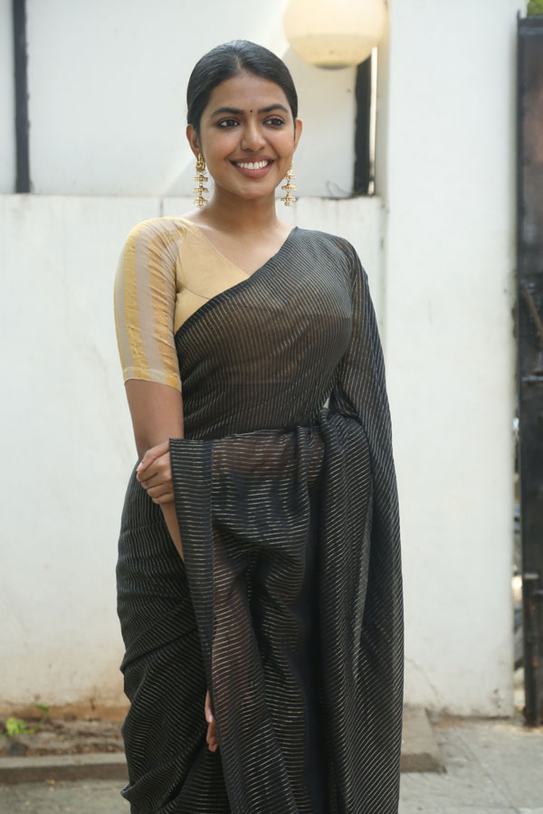 shivani-rajashekar-stills-2-26.jpg