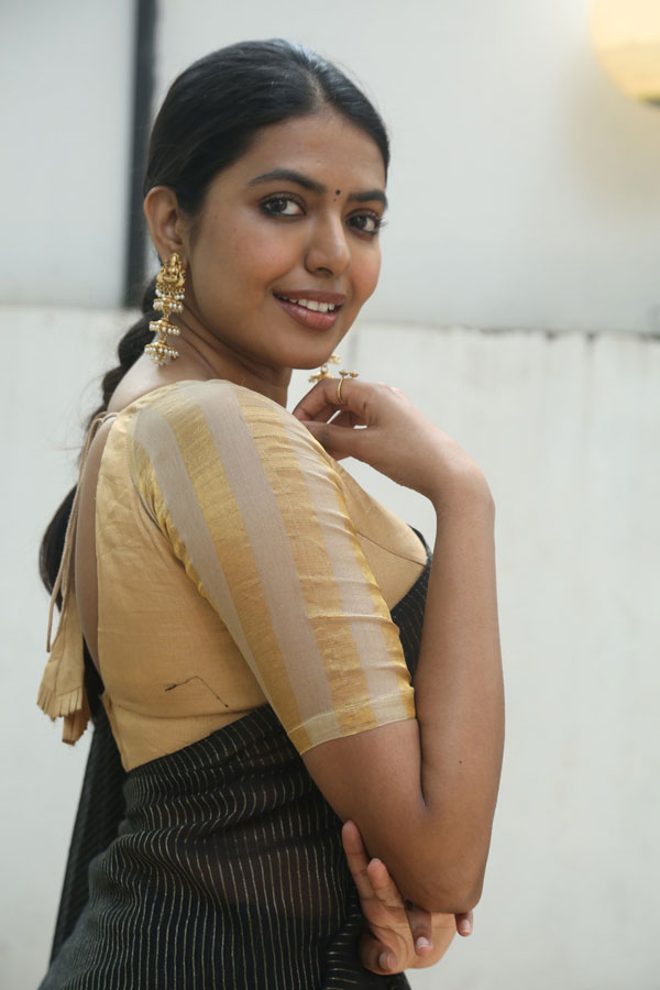 shivani-rajashekar-stills-2-29.jpg