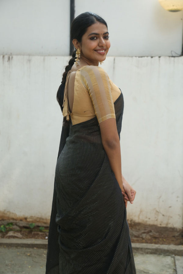 shivani-rajashekar-stills-2-3.jpg