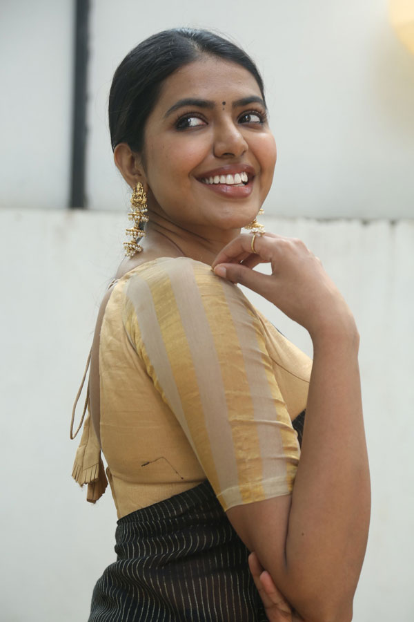 shivani-rajashekar-stills-2-30.jpg