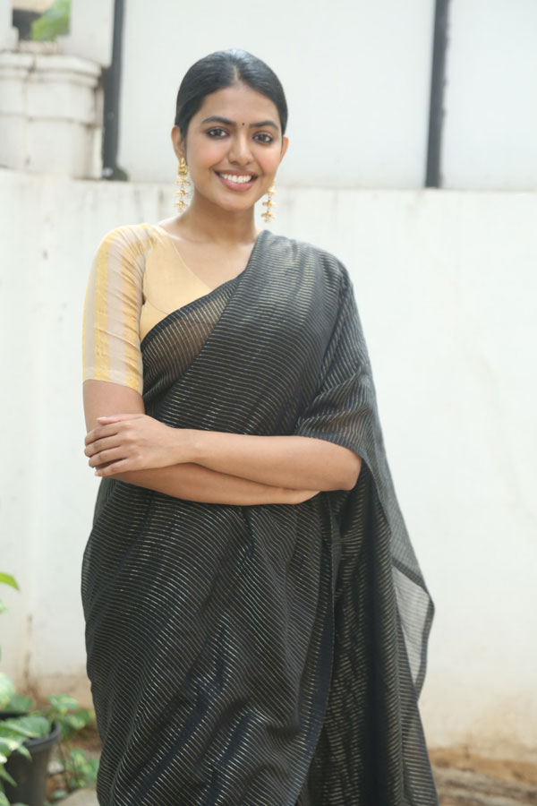 shivani-rajashekar-stills-2-5.jpg