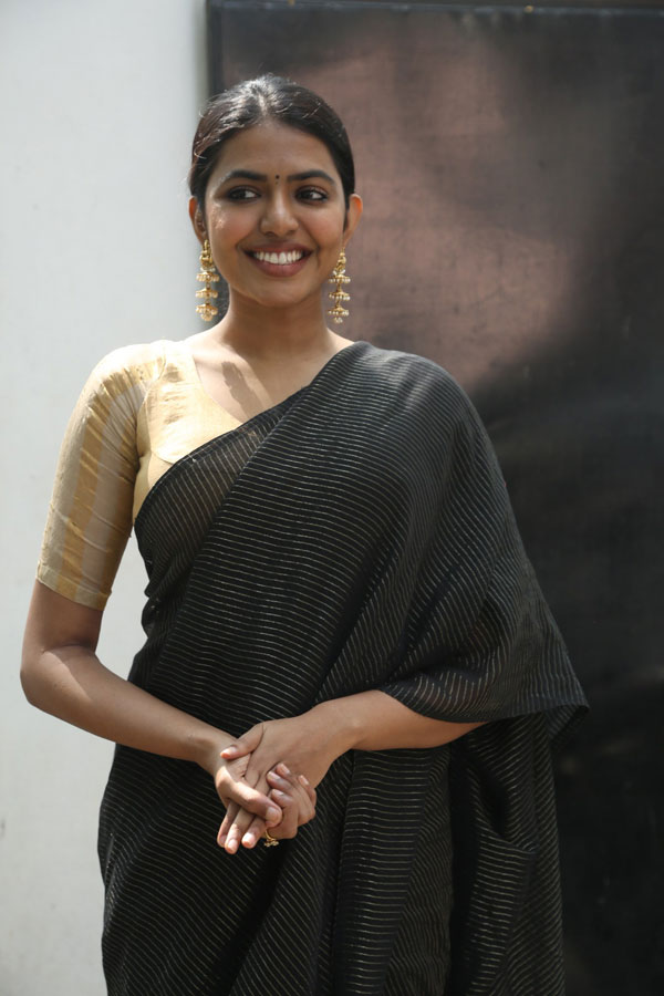 shivani-rajashekar-stills-2-6.jpg