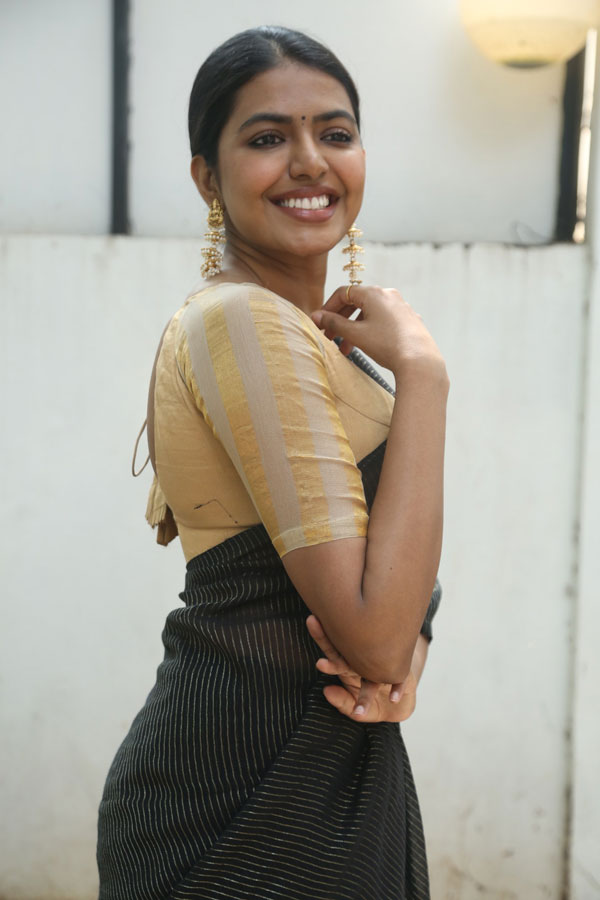shivani-rajashekar-stills-2-7.jpg