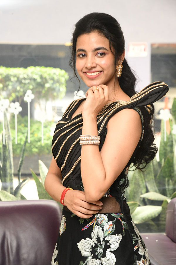 shivani-stills-13.jpg