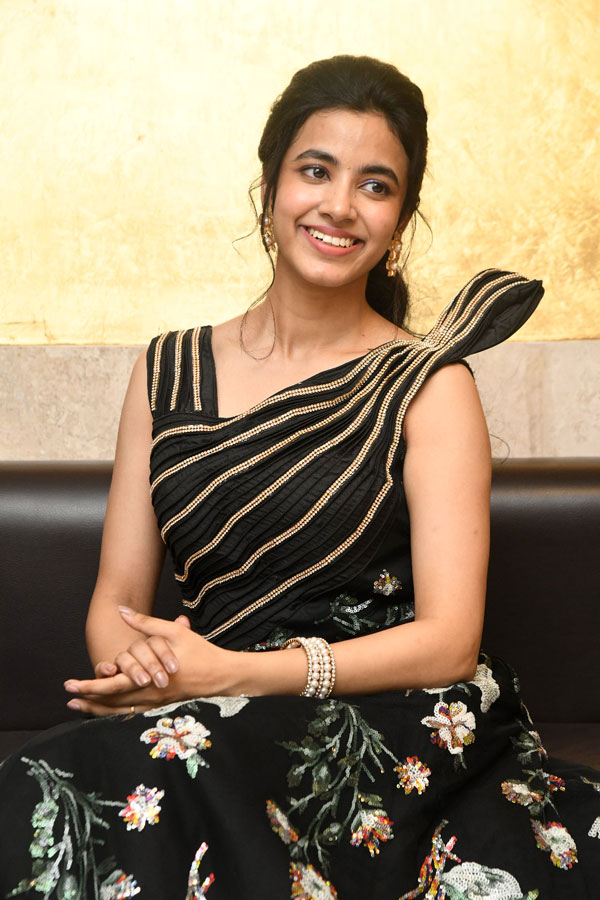 shivani-stills-5.jpg