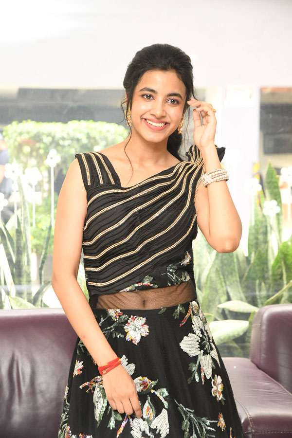 shivani-stills-8.jpg