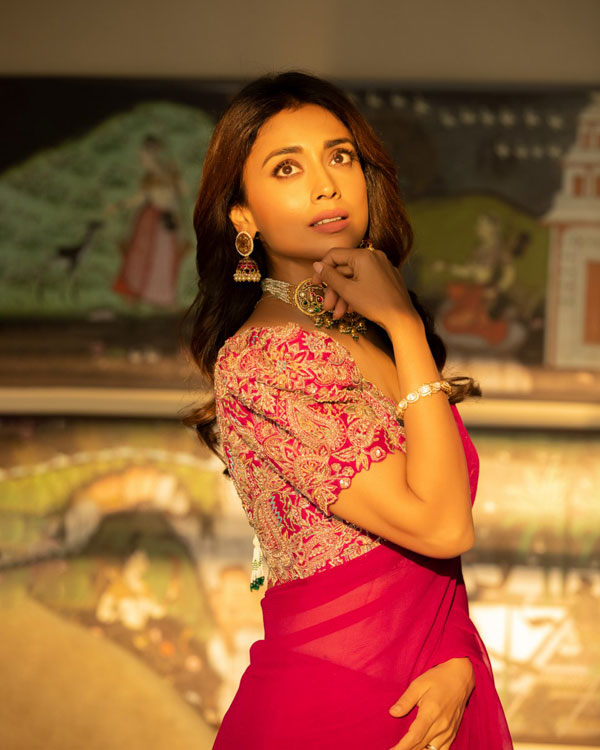 shriya-saran-stills-6-3.jpg