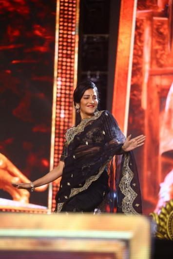 shruti-haasan-stills-11.jpg