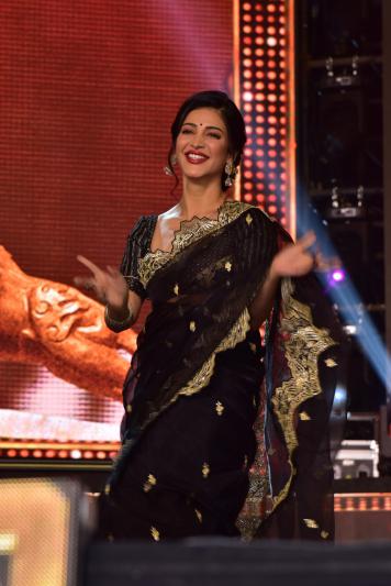 shruti-haasan-stills-7.jpg