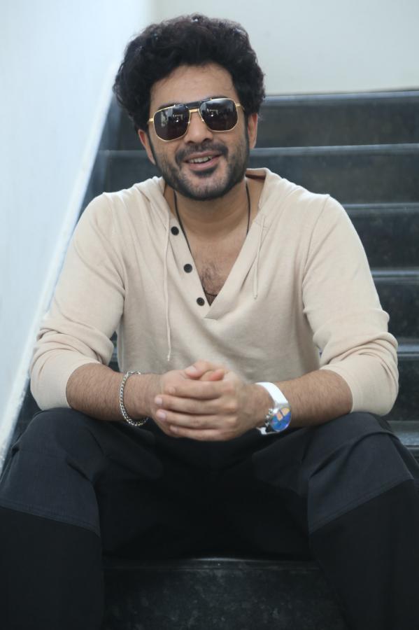 siddhu-jonnalagadda-stills-2-11.jpg