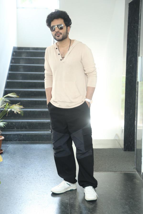 siddhu-jonnalagadda-stills-2-2.jpg