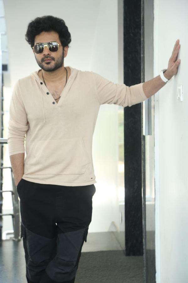 siddhu-jonnalagadda-stills-2-4.jpg