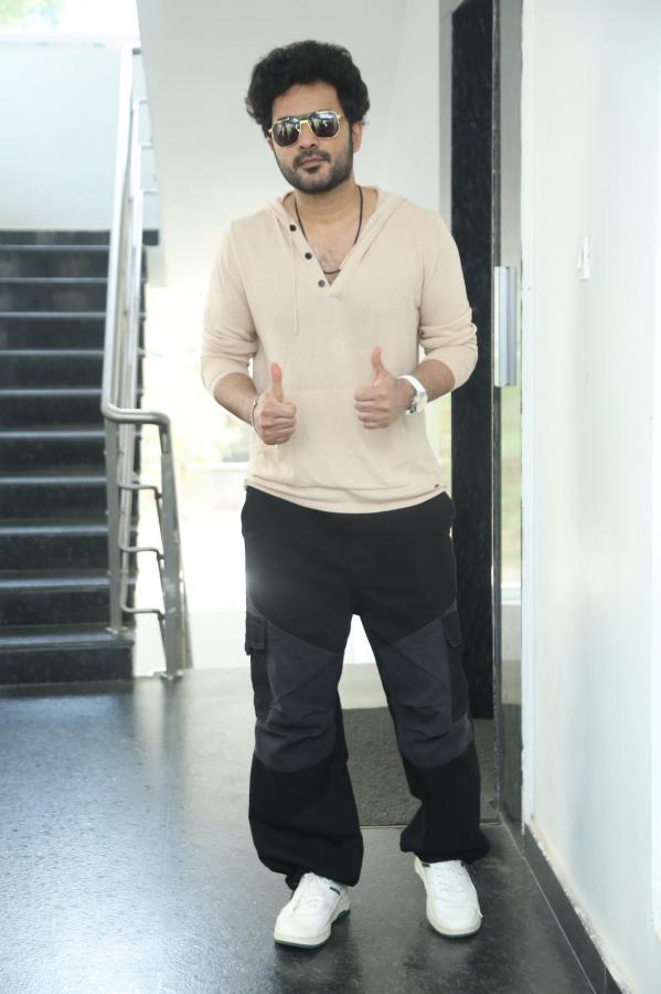 siddhu-jonnalagadda-stills-2-6.jpg