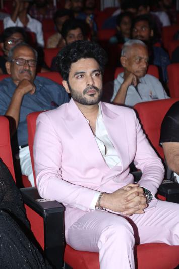 siddhu-jonnalagadda-stills-3-9.jpg