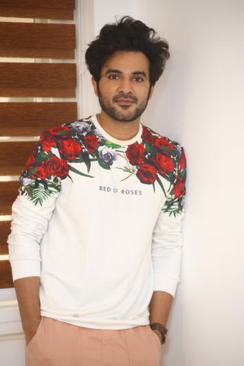 siddhu-jonnalagadda-stills-8.jpg