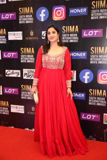 siima-awards-2021-awards-red-carpet-set-1-12.jpg