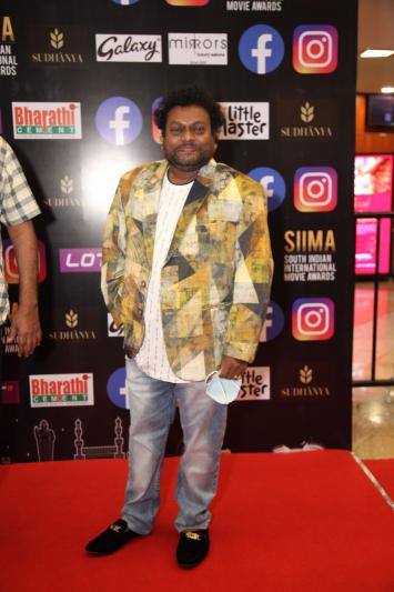 siima-awards-2021-awards-red-carpet-set-1-16.jpg
