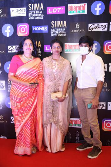 siima-awards-2021-awards-red-carpet-set-1-5.jpg