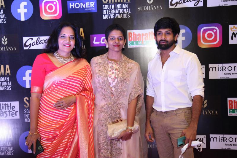 siima-awards-2021-awards-red-carpet-set-1-6.jpg