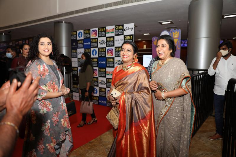siima-awards-2021-awards-red-carpet-set-2-11.jpg