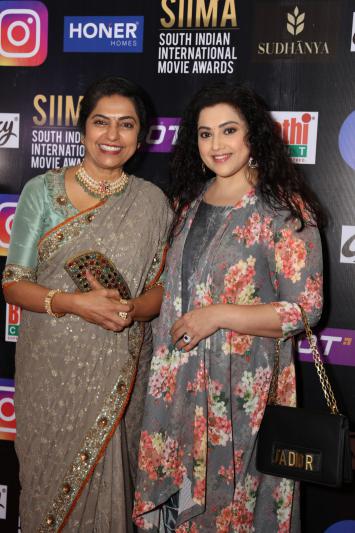 siima-awards-2021-awards-red-carpet-set-2-16.jpg
