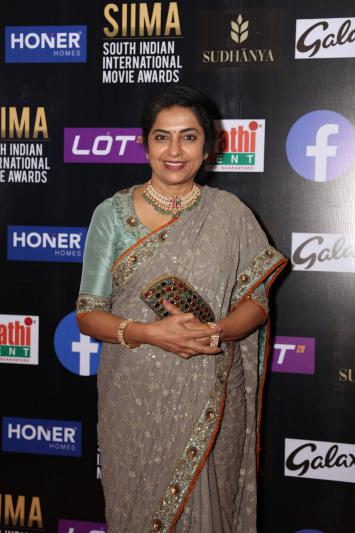 siima-awards-2021-awards-red-carpet-set-2-17.jpg