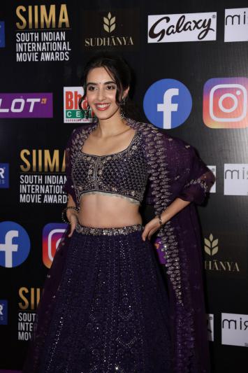 siima-awards-2021-awards-red-carpet-set-2-18.jpg