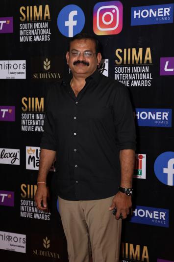 siima-awards-2021-awards-red-carpet-set-2-19.jpg