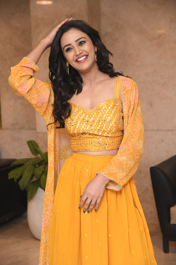 simran-gupta-stills-3-17.jpg