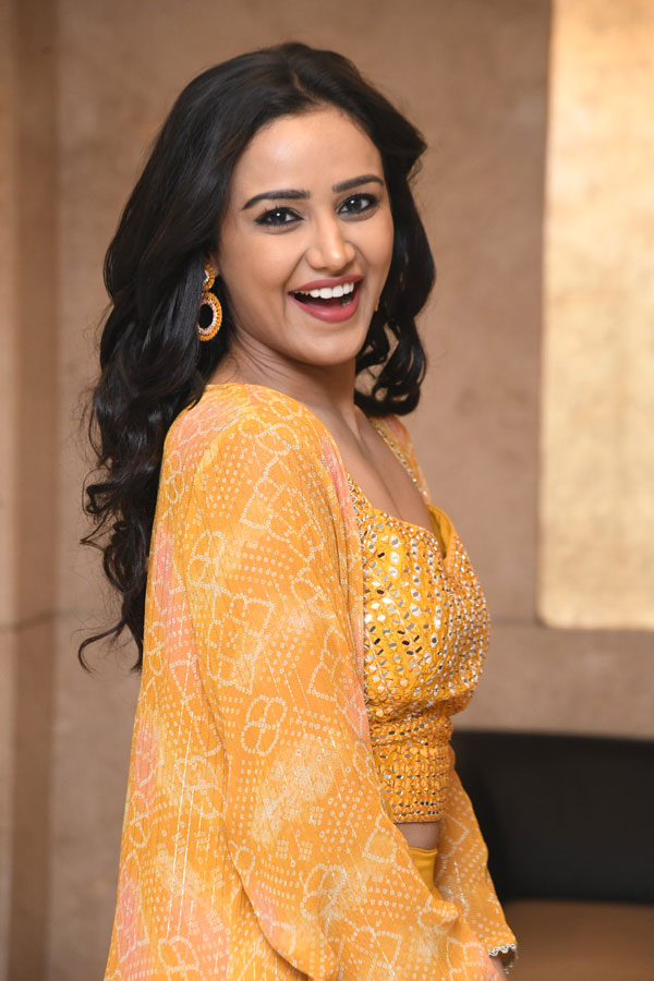 simran-gupta-stills-3-2.jpg
