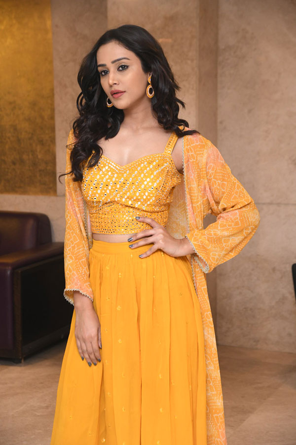simran-gupta-stills-3-22.jpg