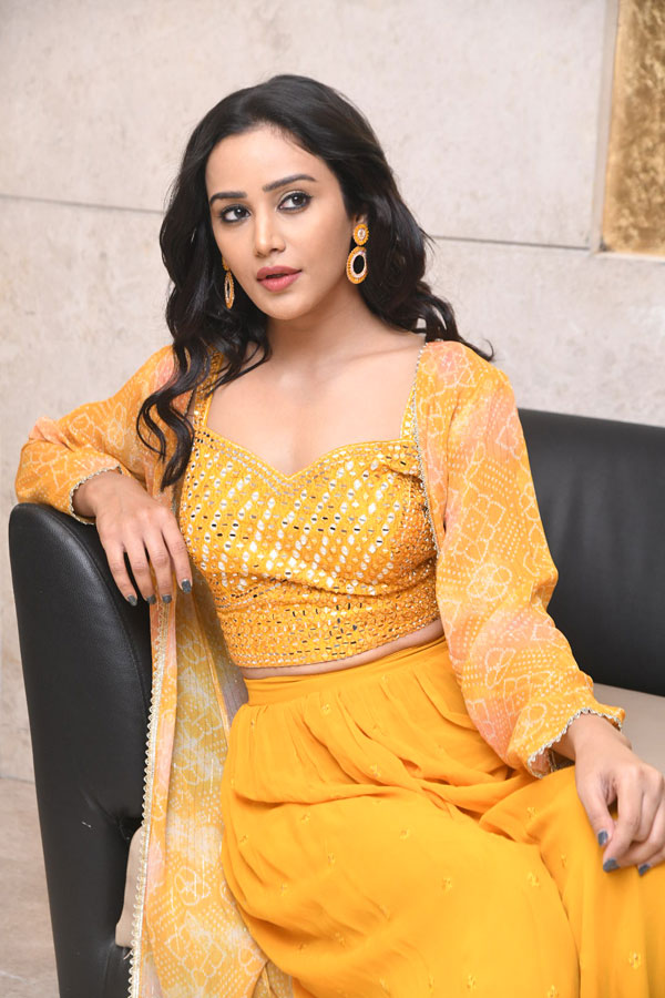 simran-gupta-stills-3-5.jpg