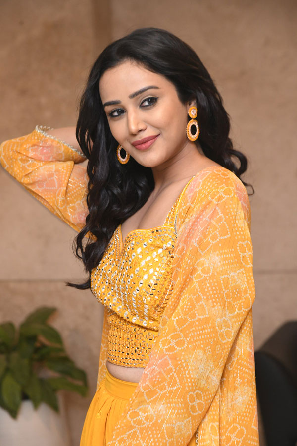 simran-gupta-stills-3-7.jpg