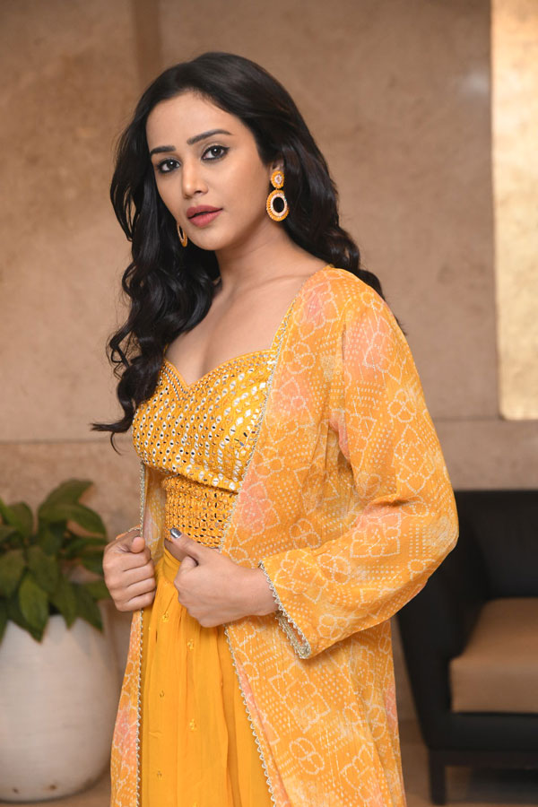 simran-gupta-stills-3-8.jpg