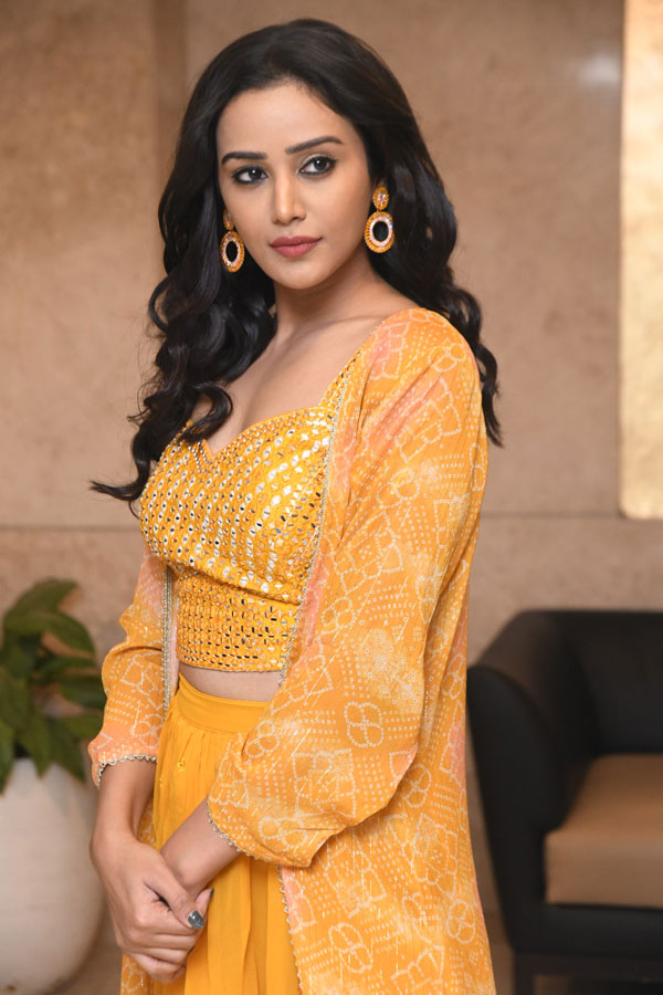 simran-gupta-stills-3-9.jpg