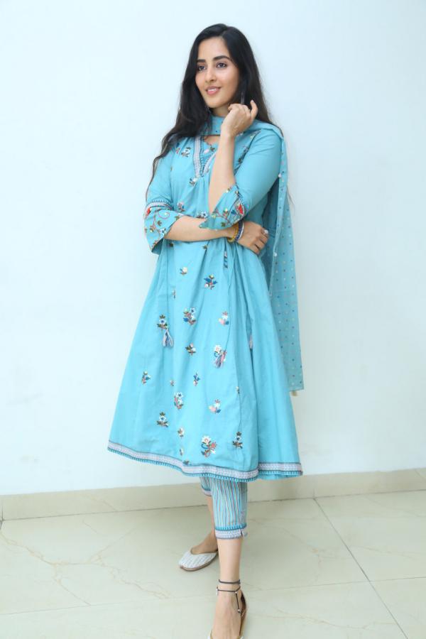simrath-kaur-stills-11.jpg