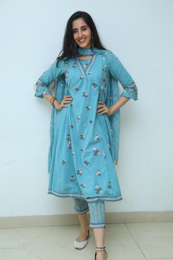 simrath-kaur-stills-15.jpg